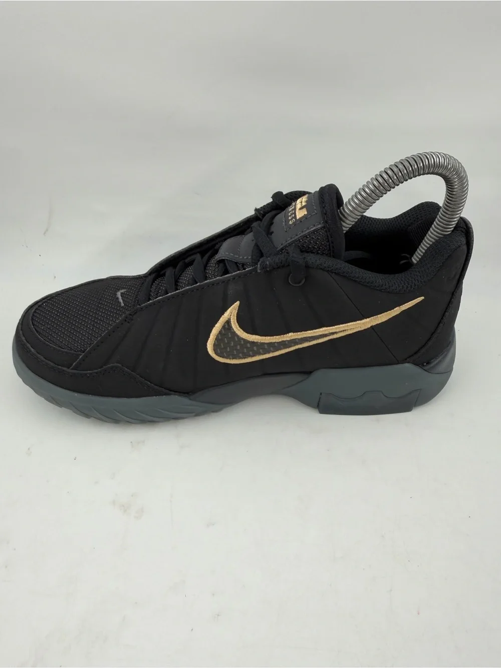 Nike Kid’s LeBron Witness 9 GS -SZ 3 Y- Black Gold Basketball Shoes Sneaker